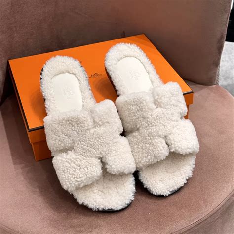 hermes fuzzy slippers